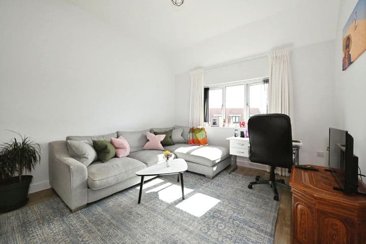 2 bedrooms apartment for sale in Reading, United Kingdom - Image 9