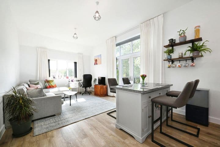 2 bedrooms apartment for sale in Reading, United Kingdom - Image 5