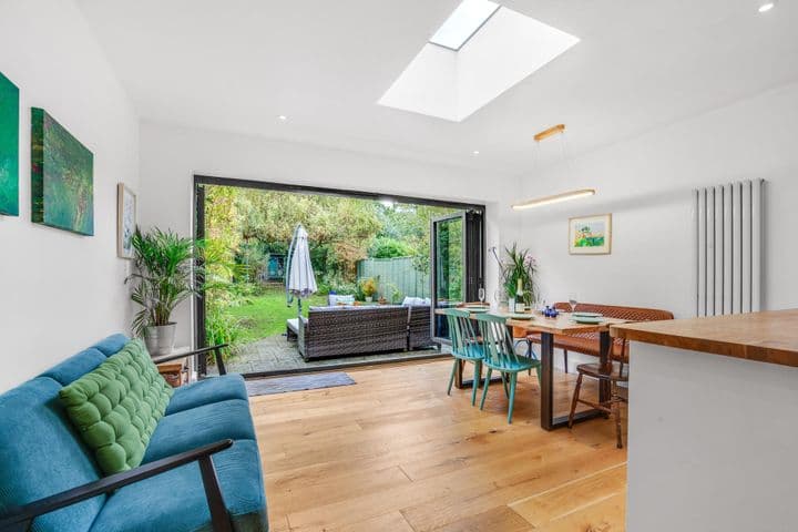 4 bedrooms house for sale in Pinner, United Kingdom - Image 5