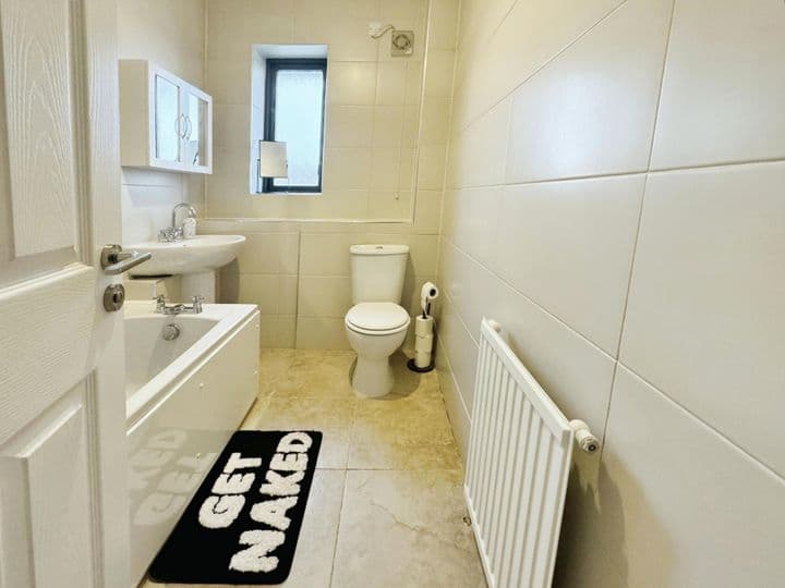 2 bedrooms apartment for sale in Paisley, United Kingdom - Image 12