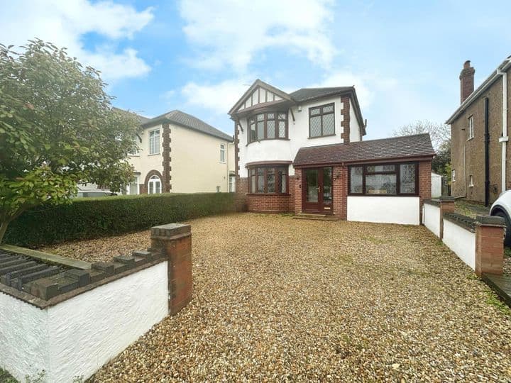 3 bedrooms house for sale in Wolverhampton, United Kingdom - Image 2