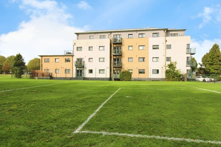 2 bedrooms apartment for sale in Romford, United Kingdom - Image 2