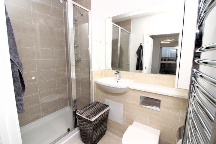 2 bedrooms apartment for sale in Dagenham, United Kingdom - Image 11