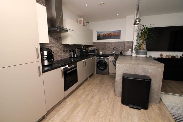 2 bedrooms apartment for sale in Dagenham, United Kingdom - Image 8