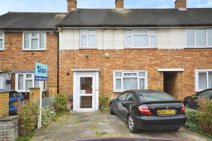 3 bedrooms house for sale in Waltham Cross, United Kingdom - Image 2