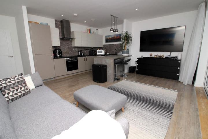 2 bedrooms apartment for sale in Dagenham, United Kingdom - Image 7