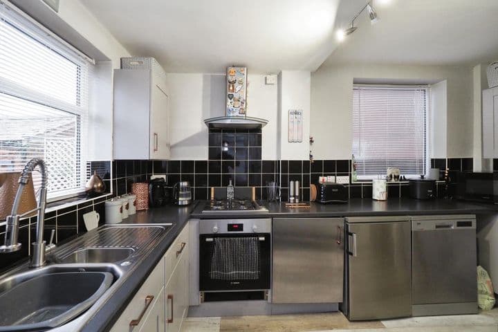 3 bedrooms house for sale in Nottingham, United Kingdom - Image 8