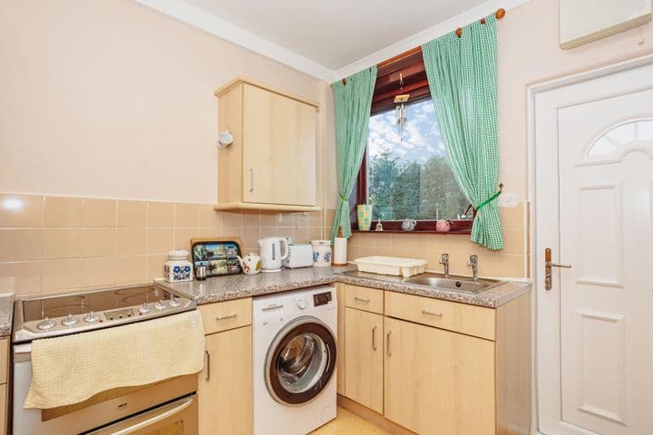 2 bedrooms apartment for sale in Lockerbie, United Kingdom - Image 4