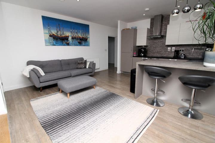 2 bedrooms apartment for sale in Dagenham, United Kingdom - Image 4