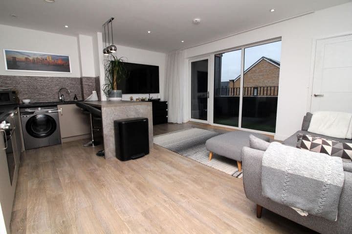 2 bedrooms apartment for sale in Dagenham, United Kingdom - Image 2