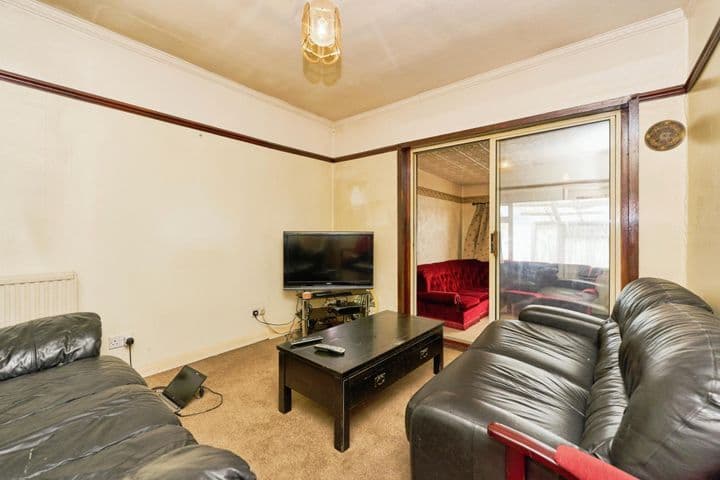 3 bedrooms house for sale in Southall, United Kingdom - Image 2