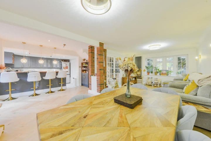 3 bedrooms house for sale in Welwyn Garden City, United Kingdom - Image 2