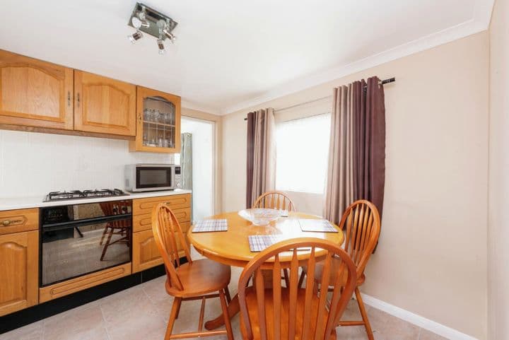 1 bedroom other for sale in Addlestone, United Kingdom - Image 4