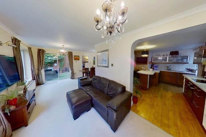 4 bedrooms house for sale in Redditch, United Kingdom - Image 2