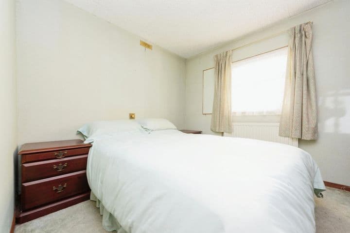 1 bedroom other for sale in Addlestone, United Kingdom - Image 7