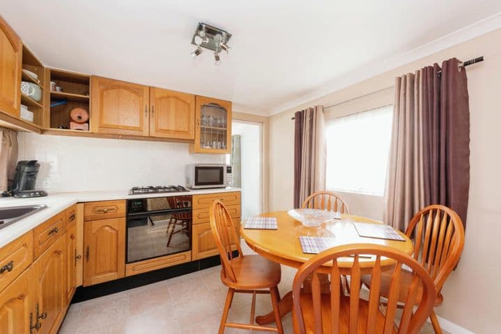 1 bedroom other for sale in Addlestone, United Kingdom - Image 5