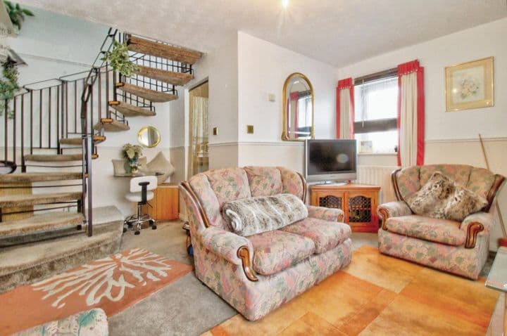 1 bedroom house for sale in Luton, United Kingdom - Image 3