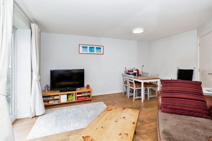 2 bedrooms apartment for sale in Slough, United Kingdom - Image 6