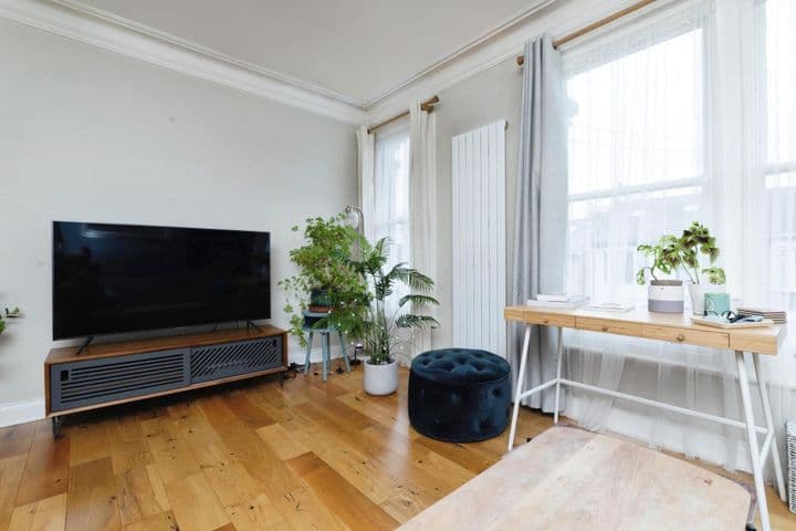 2 bedrooms apartment for sale in London, United Kingdom - Image 5