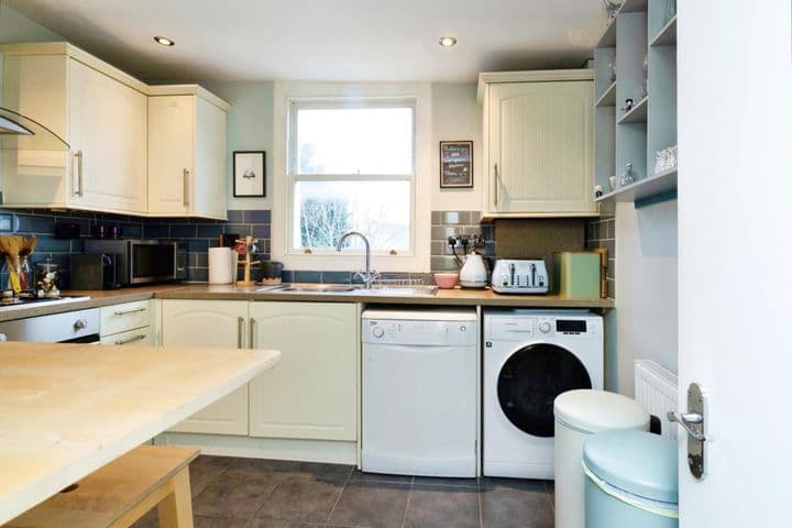 2 bedrooms apartment for sale in London, United Kingdom - Image 7