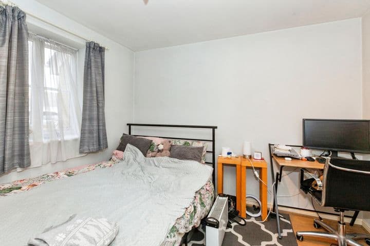 2 bedrooms apartment for sale in Slough, United Kingdom - Image 9