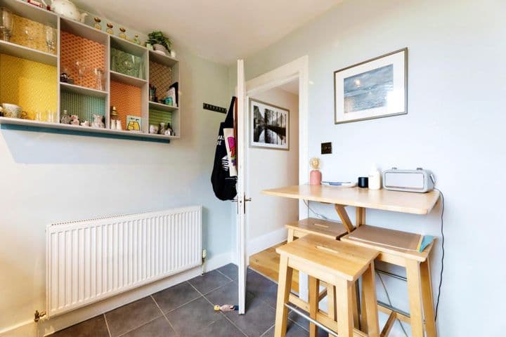 2 bedrooms apartment for sale in London, United Kingdom - Image 8