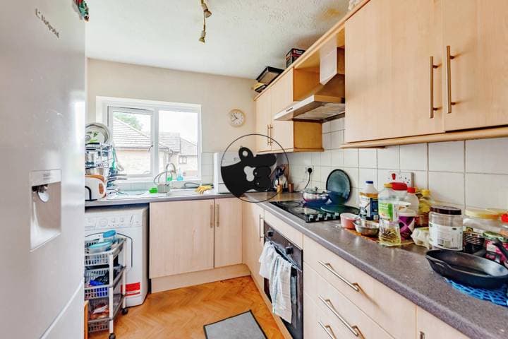 2 bedrooms apartment for sale in Crawley, United Kingdom - Image 4