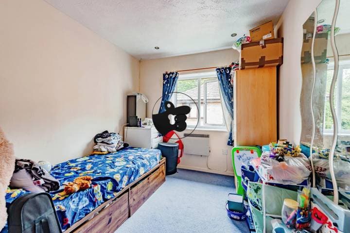 2 bedrooms apartment for sale in Crawley, United Kingdom - Image 8