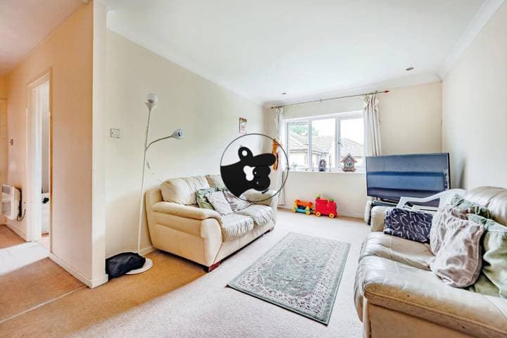 2 bedrooms apartment for sale in Crawley, United Kingdom - Image 3