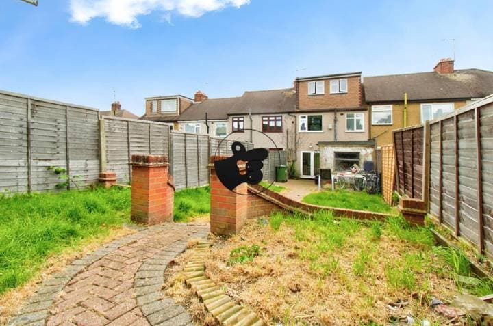 3 bedrooms house for sale in Romford, United Kingdom - Image 5