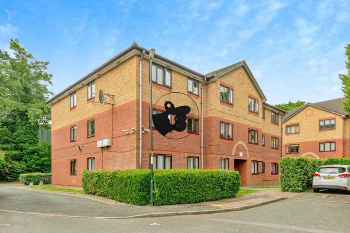 2 bedrooms apartment for sale in Crawley, United Kingdom - Image 2