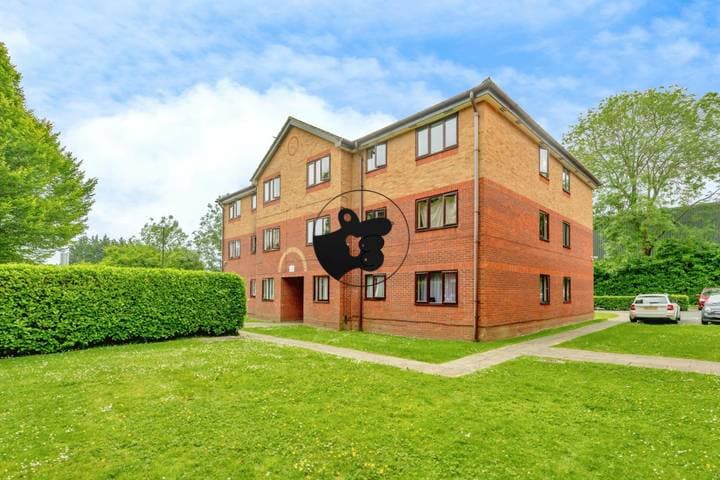 2 bedrooms apartment for sale in Crawley, United Kingdom - Image 10