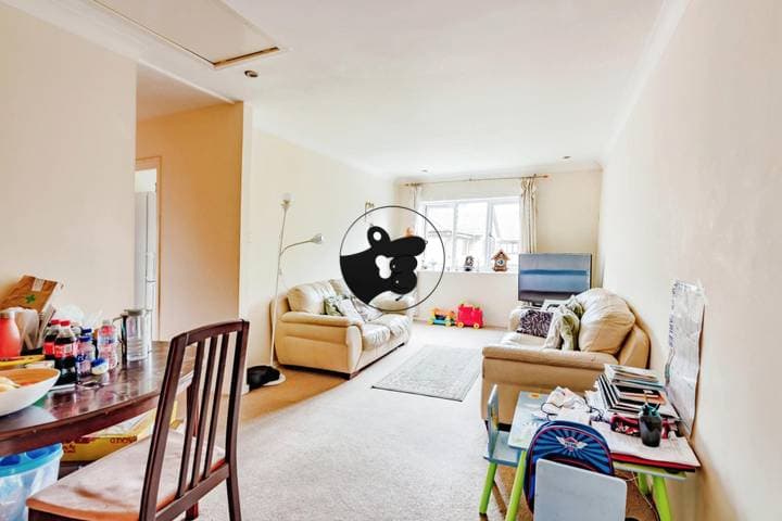 2 bedrooms apartment for sale in Crawley, United Kingdom - Image 5