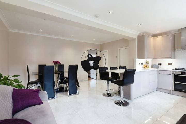 3 bedrooms house for sale in Ilford, United Kingdom - Image 13