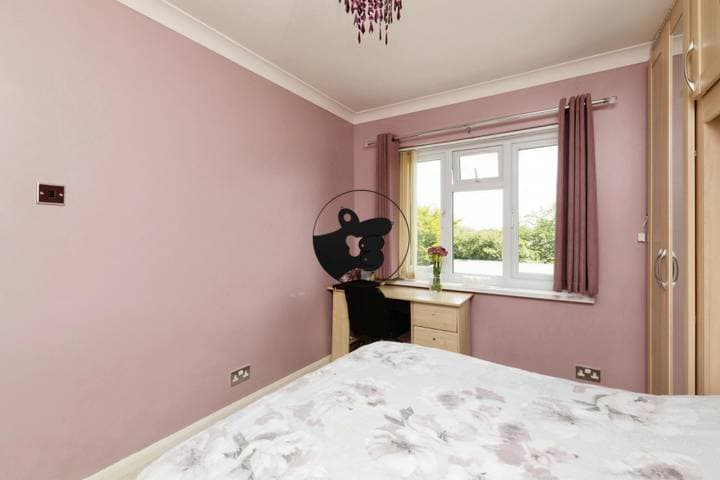 3 bedrooms house for sale in Ilford, United Kingdom - Image 4