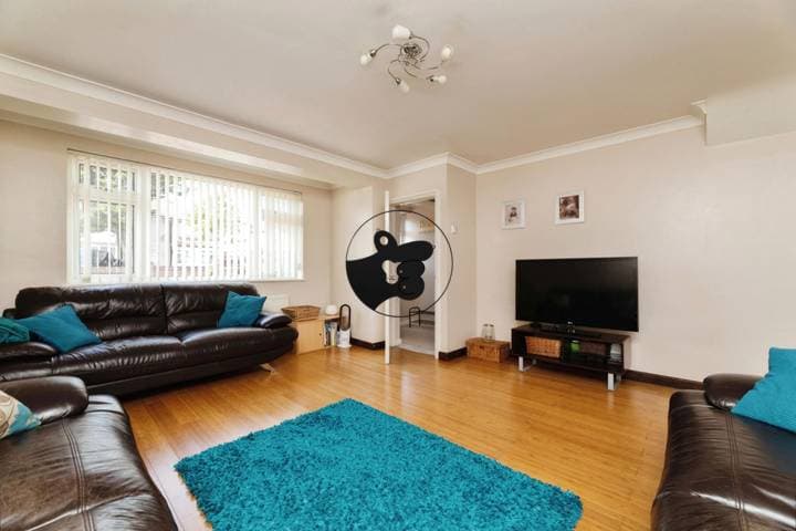 3 bedrooms house for sale in Ilford, United Kingdom - Image 6