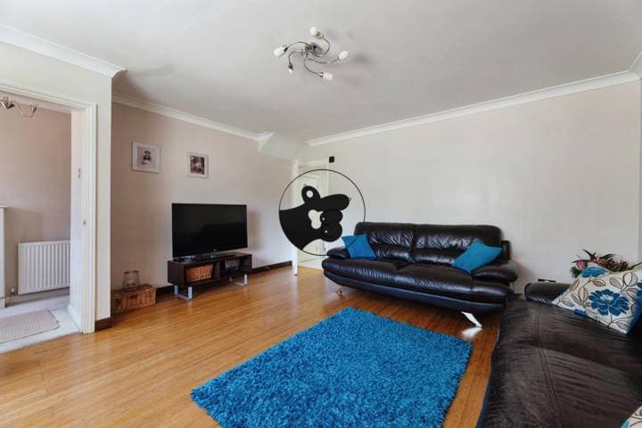 3 bedrooms house for sale in Ilford, United Kingdom - Image 8