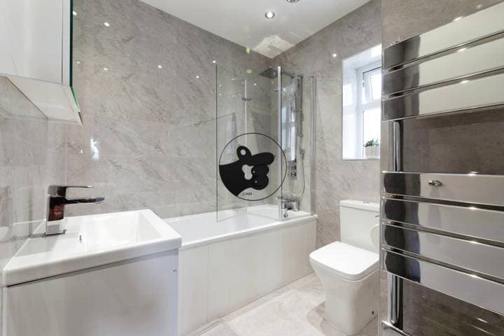 3 bedrooms house for sale in Ilford, United Kingdom - Image 9