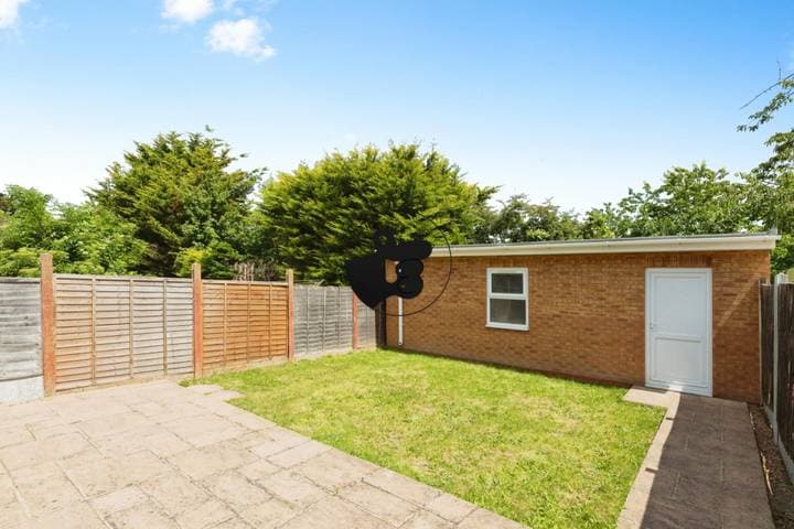 3 bedrooms house for sale in Ilford, United Kingdom - Image 16