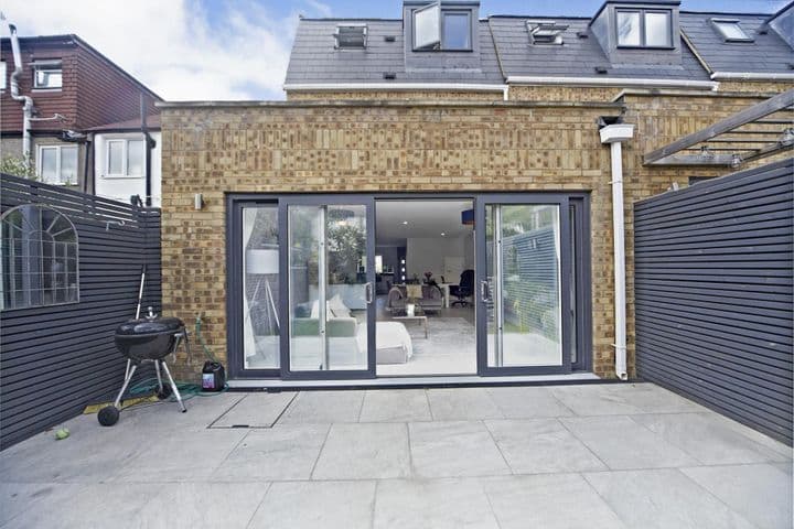 4 bedrooms house for sale in London, United Kingdom - Image 6