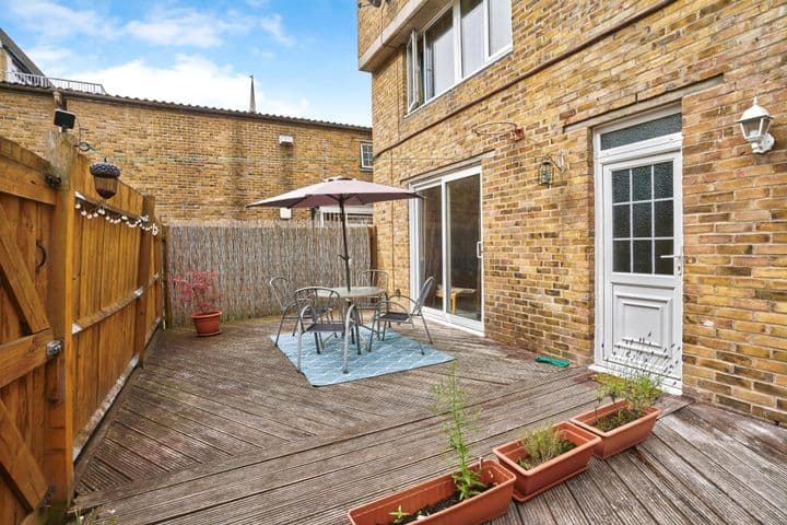 3 bedrooms house for sale in London, United Kingdom - Image 8