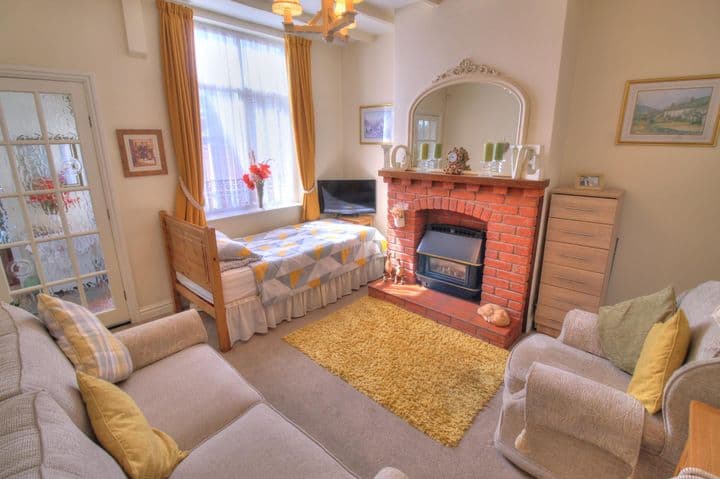 3 bedrooms house for sale in Kingswinford, United Kingdom - Image 7