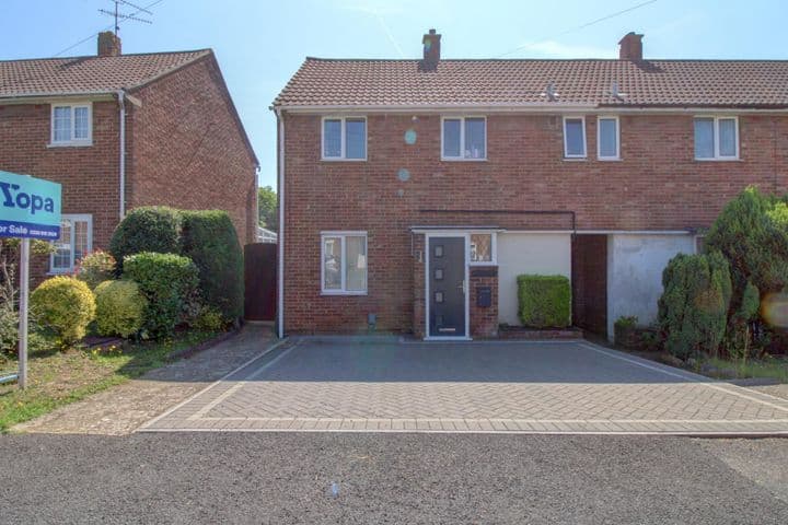 3 bedrooms house for sale in Luton, United Kingdom - Image 2