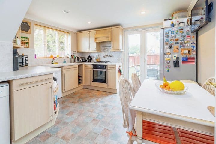 3 bedrooms house for sale in Milton Keynes, United Kingdom - Image 2