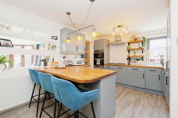 4 bedrooms house for sale in Wakefield, United Kingdom - Image 3