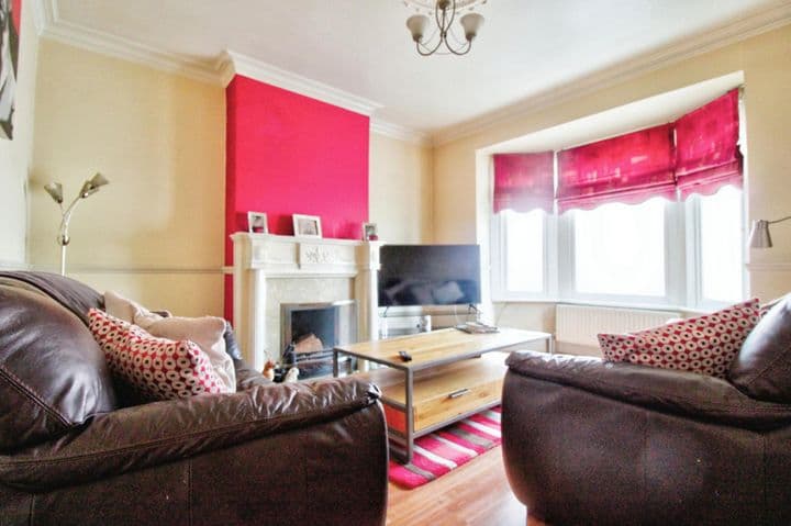 2 bedrooms house for sale in Romford, United Kingdom - Image 3