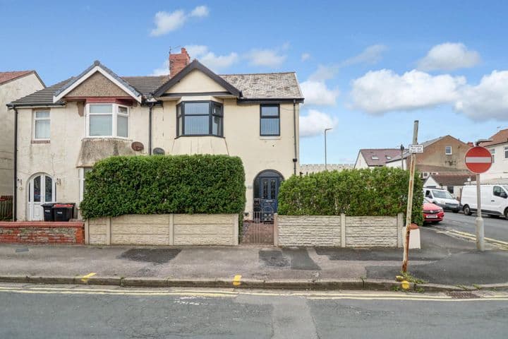 3 bedrooms house for sale in Thornton-Cleveleys, United Kingdom - Image 2