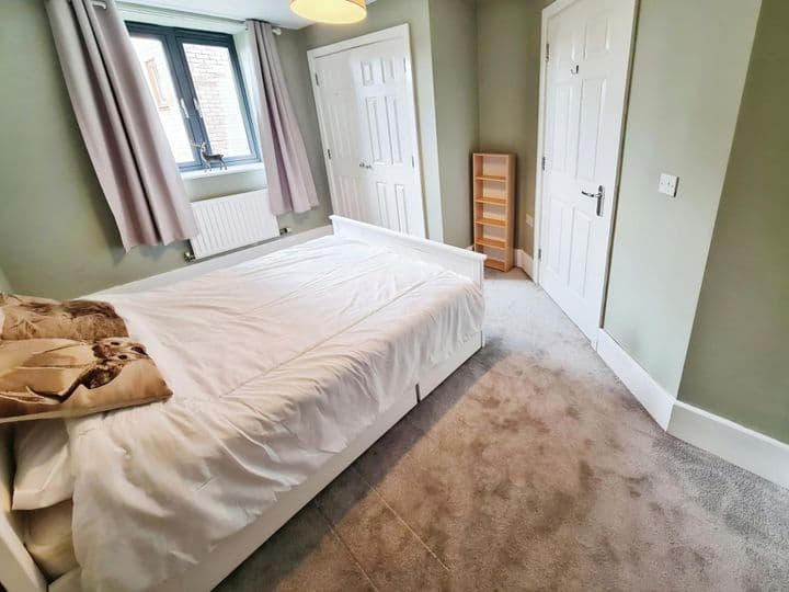 2 bedrooms apartment for sale in Milton Keynes, United Kingdom - Image 9