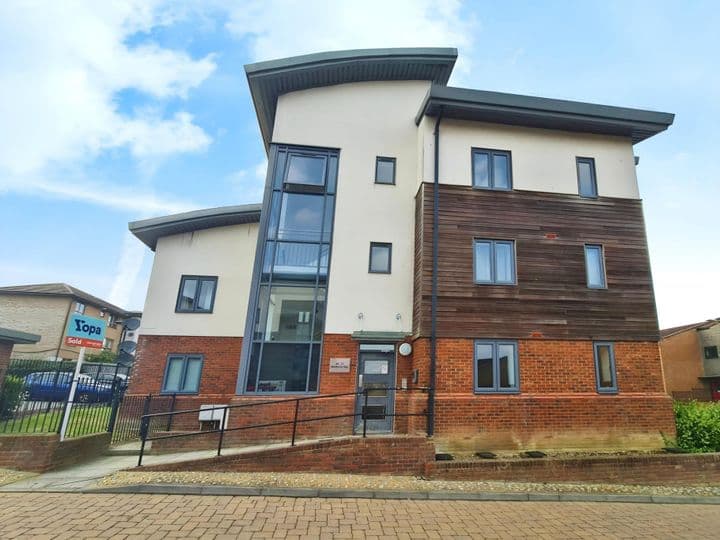 2 bedrooms apartment for sale in Milton Keynes, United Kingdom - Image 2