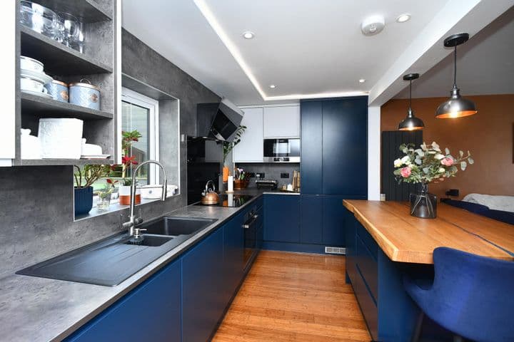 2 bedrooms house for sale in Brighton, United Kingdom - Image 5